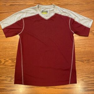 maroon adult medium cabelas v-neck tshirt